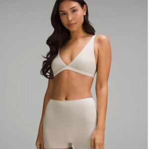 Lululemon Wundermost Ultra-Soft Nulu Triangle Bralette - size 4